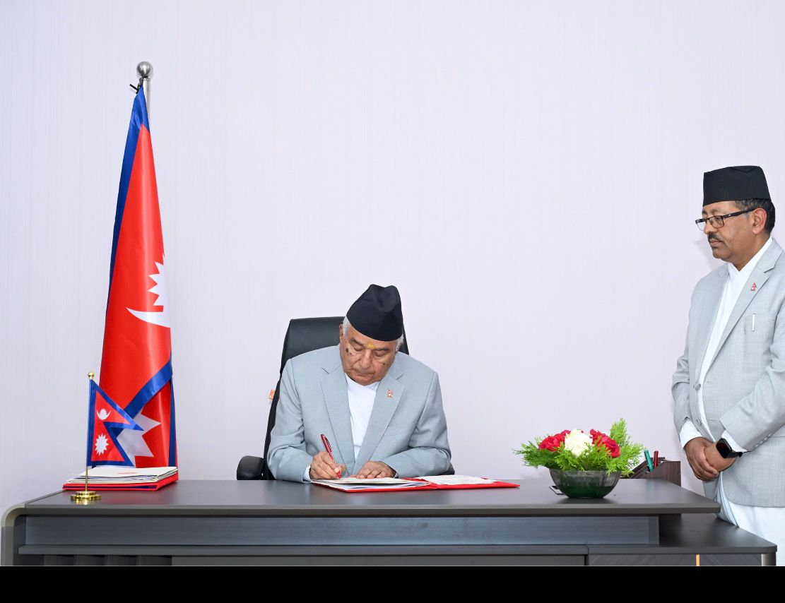 राष्ट्रपतिद्वारा केही नेपाल ऐनलाई संशोधन गर्ने अध्यादेश जारी, संवैधानिक परिषद् सम्बन्धी अध्यादेश पुनर्विचारका लागि फिर्ता