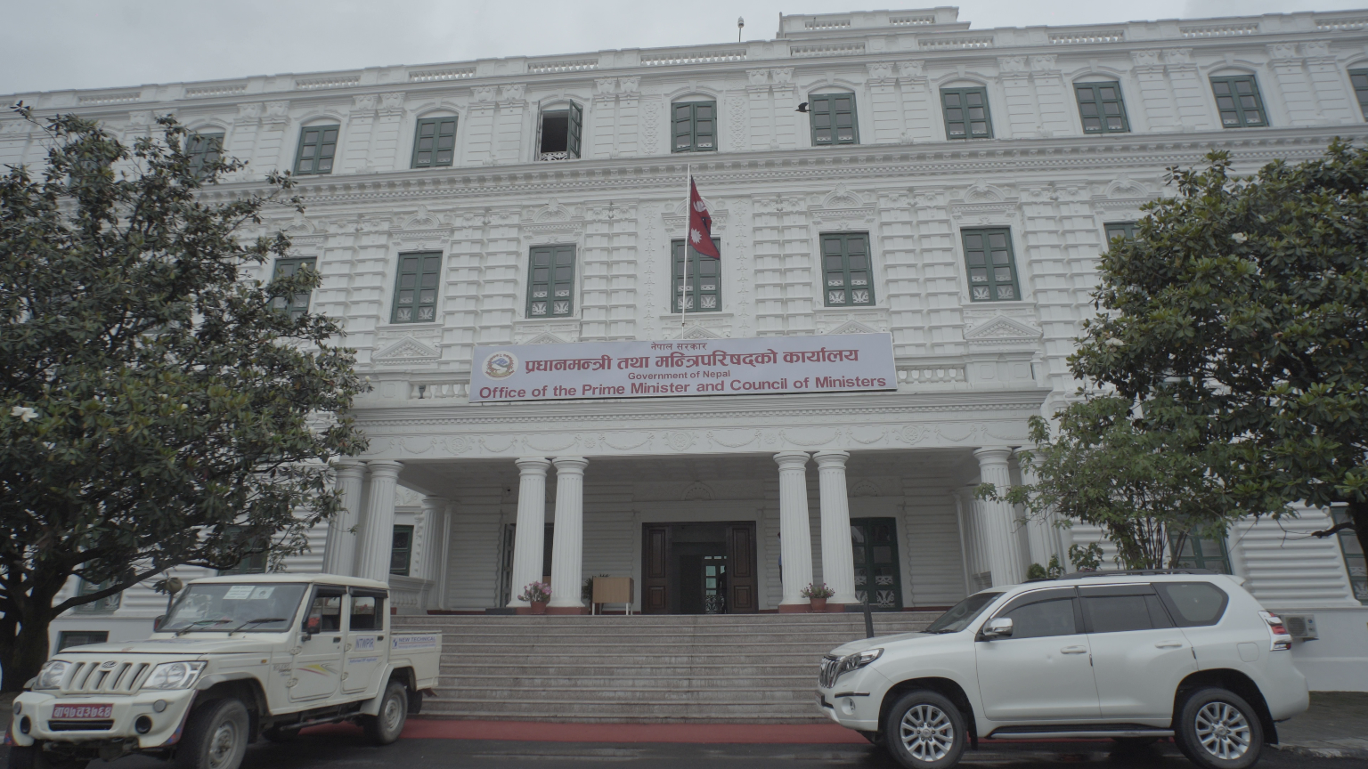 सरकारी कार्यालयमा फारम भर्न अनधिकृत व्यक्तिको भर पर्न नपर्ने
